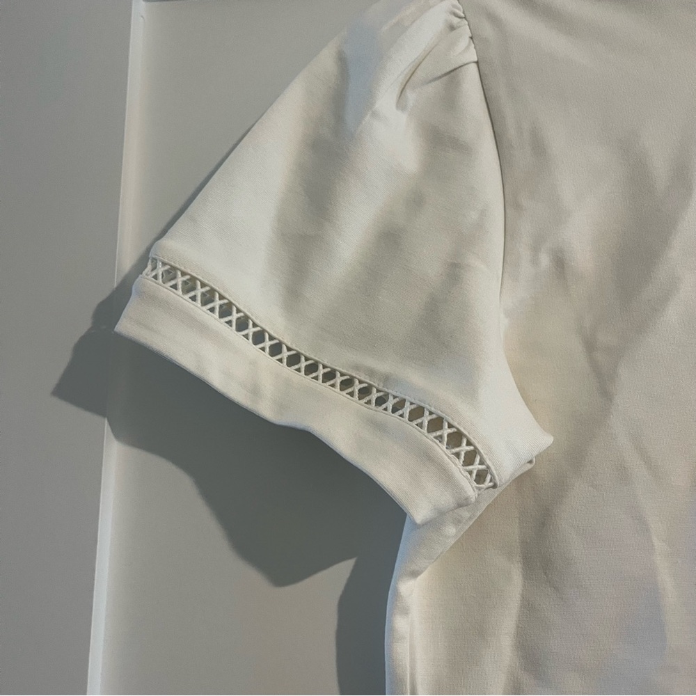 Ann Taylor New With Tags White Blouse With Cutout Design Size Medium - Picture 2 of 5